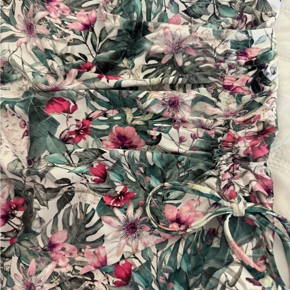 Nip Tuck Swim Twist Front One Piece Swimsuit Floral green sz 8 - Picture 3 of 12